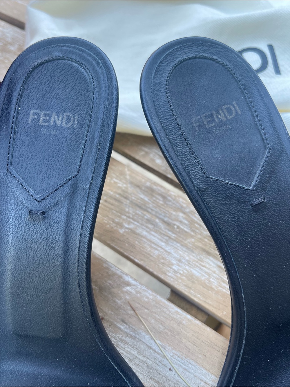 Fendi FFreedom Metallic Leather Sandals shoes Fluted Kitten Heel - Size 38 7.5 - Picture 6 of 9